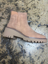 Load image into Gallery viewer, Bailey Round Toe Chelsea Ankle Boot