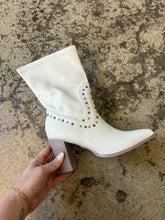 Load image into Gallery viewer, Cityscape Studded Boots
