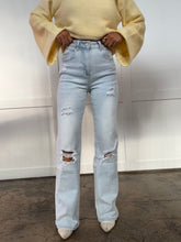 Load image into Gallery viewer, Amber 90s Vintage Boyfriend Jeans Light Wash