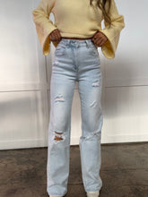 Load image into Gallery viewer, Amber 90s Vintage Boyfriend Jeans Light Wash