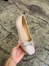 Load image into Gallery viewer, Dorothy Bow Sandals