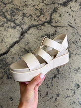 Load image into Gallery viewer, Myleah Platform Sandals