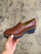 Load image into Gallery viewer, Margot Classic Cognac Loafers