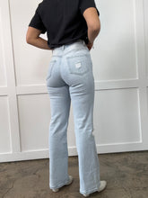 Load image into Gallery viewer, Amber 90s Vintage Boyfriend Jeans Light Wash