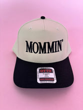 Load image into Gallery viewer, Mommin' Trucker Hat