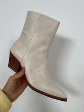 Load image into Gallery viewer, Miley Low Calf Pointed Alligator Boots