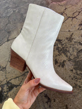 Load image into Gallery viewer, Miley Low Calf Pointed Alligator Boots