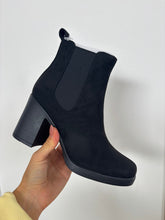 Load image into Gallery viewer, Arbor Ridge Platform Chelsea Suede Black Boots