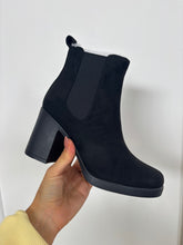 Load image into Gallery viewer, Arbor Ridge Platform Chelsea Suede Black Boots