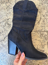 Load image into Gallery viewer, Akito Suede Mid-Calf Heeled Boots