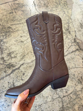 Load image into Gallery viewer, Delaney Embroidered Heeled Mid-Calf Cowgirl Boots