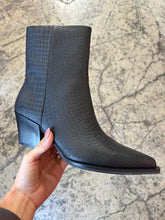 Load image into Gallery viewer, Miley Low Calf Pointed Alligator Boots