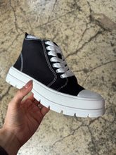 Load image into Gallery viewer, Star of the Show Black Sneakers