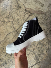 Load image into Gallery viewer, Star of the Show Black Sneakers