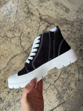 Load image into Gallery viewer, Star of the Show Black Sneakers