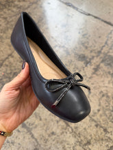 Load image into Gallery viewer, Dorothy Bow Sandals