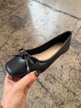 Load image into Gallery viewer, Dorothy Bow Sandals