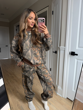 Load image into Gallery viewer, Woodland Fleece Sweatpants